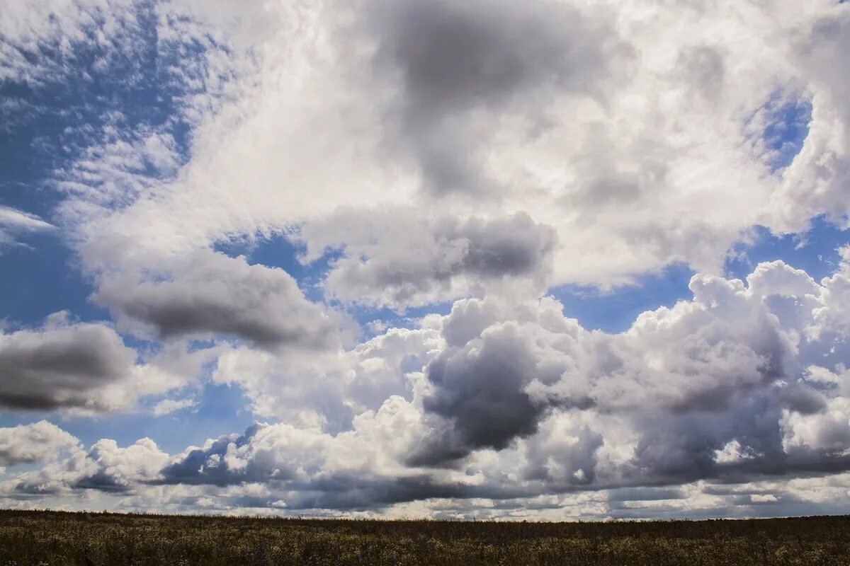 От сер облака. Слоисто Кучевые clouds. Стратокумулюс облака. Кучевые дождевые облака. Кучевые облака облака.