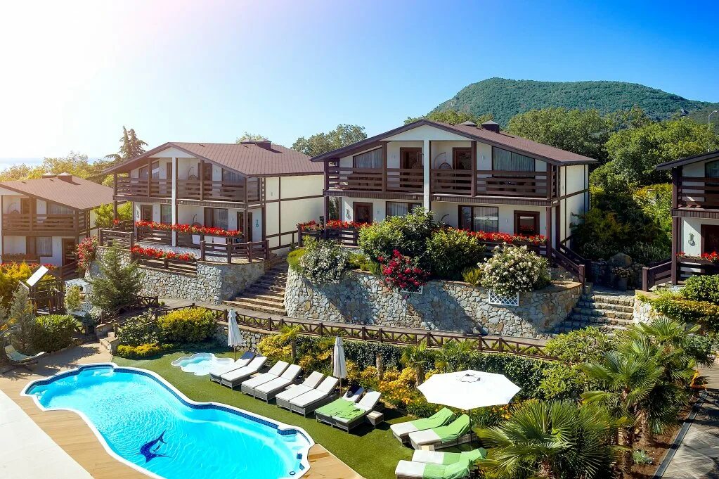 Курортный клуб дачи алушта. Курортный клуб дачи алушта. Загородный 18. Курортный клуб. Отель дачи алушта.