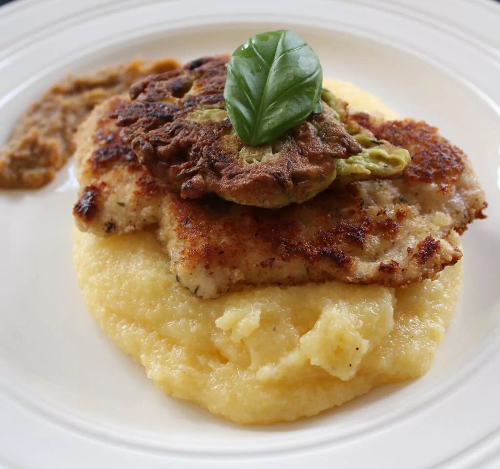 Пюре с мясом фото. Эскалоп. эскалоп с пюре. эскалоп куриный. эскалоп стейк.