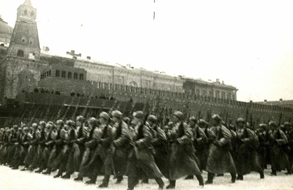 7 ноября 1941 фото Passage of infantry on Red Square during the parade on November 7, 1941. #Боевая