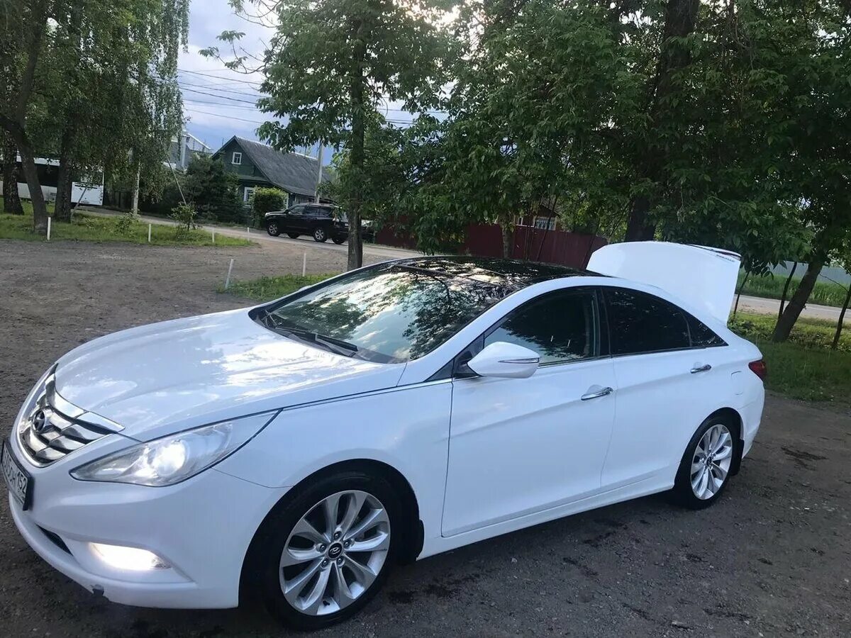 Hyundai sonata 2011 2. Хендай соната белая. Хендай соната 6 yf. Sonata белая. Хендай соната нюрайс2018 белый.