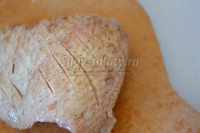 Грудка с кожей рецепт. Грудка куриная с кожей. Грудка с кожей как выглядит. Сочная куриная грудка. Грудка на косточке.