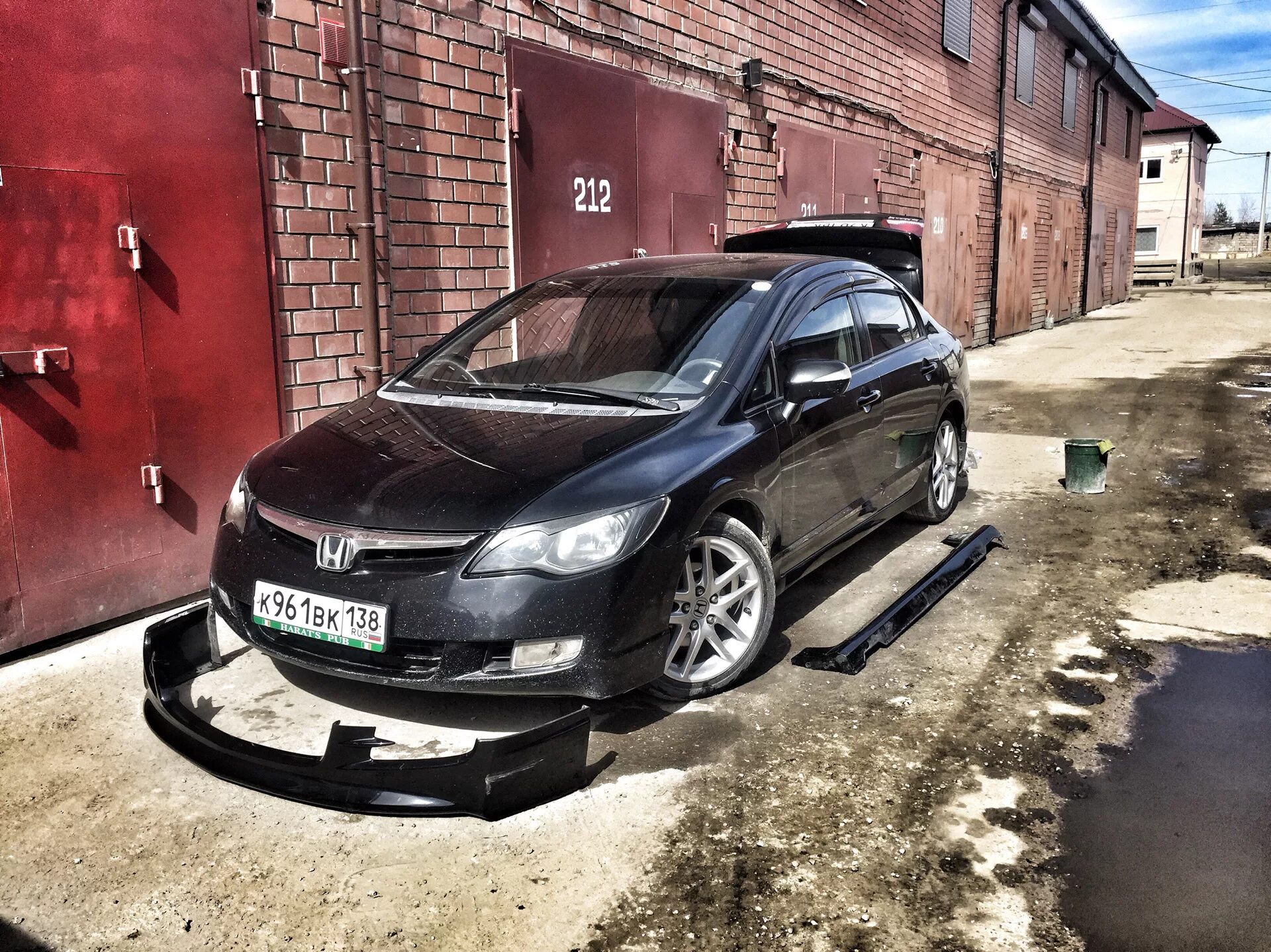 Honda civic drive. Honda Civic 2008 обвес. Хонда Цивик 4д. Honda Civic 8 обвес. Цивик 8 4д.