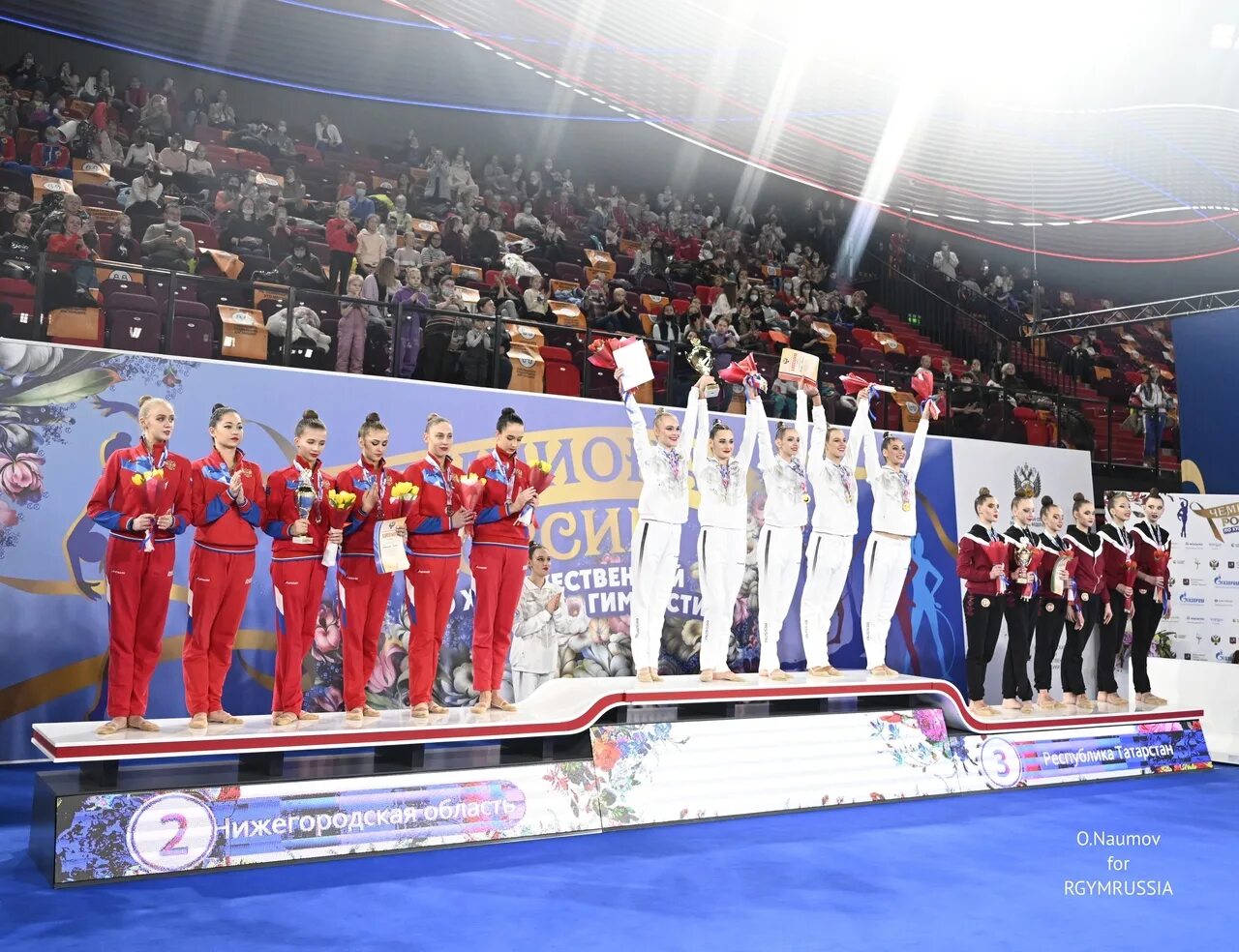 Олимпийские спортсмены на пьедестале. Пьедестал почета на олимпийских играх. Олимпиада награждение. Олимпийский пьедестал 5. Олимпийский пьедестал 2020.