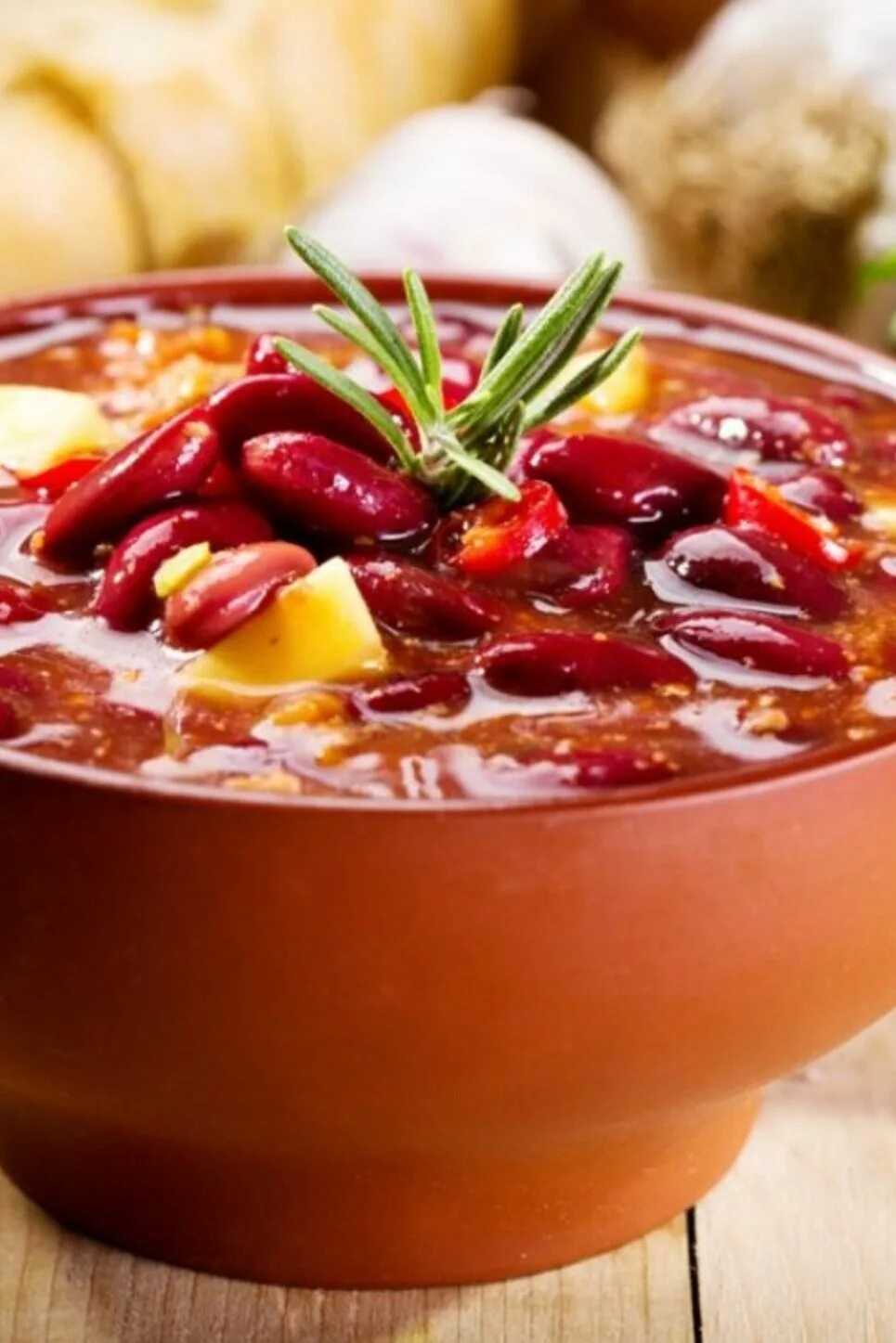 Красный фасолевый суп с курицей. Фасолевый суп армянский. Мексиканский фасолевый суп. Фасолевый суп из красной фасоли. Фасолевый суп с красной фасолью.