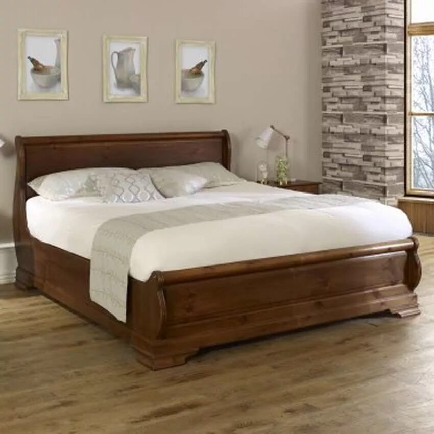 Двуспальная кровать фото дерево. Кровать деревянная. Кровать двуспальная деревянная. Красивые кровати из массива. Кровать из дерева двуспальная.