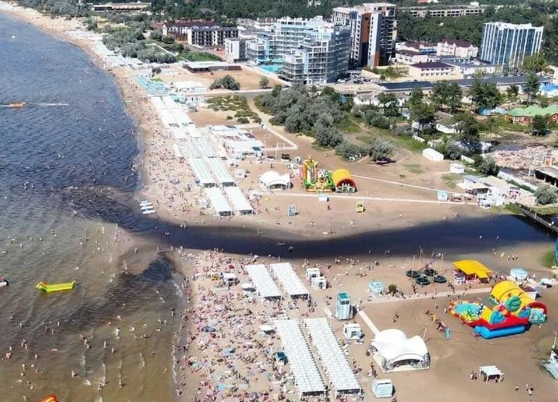 Когда потеплеет море в анапе июнь 2025. Анапа речка в море. черное море анапа сейчас. анапа пляж. анапский пляж.