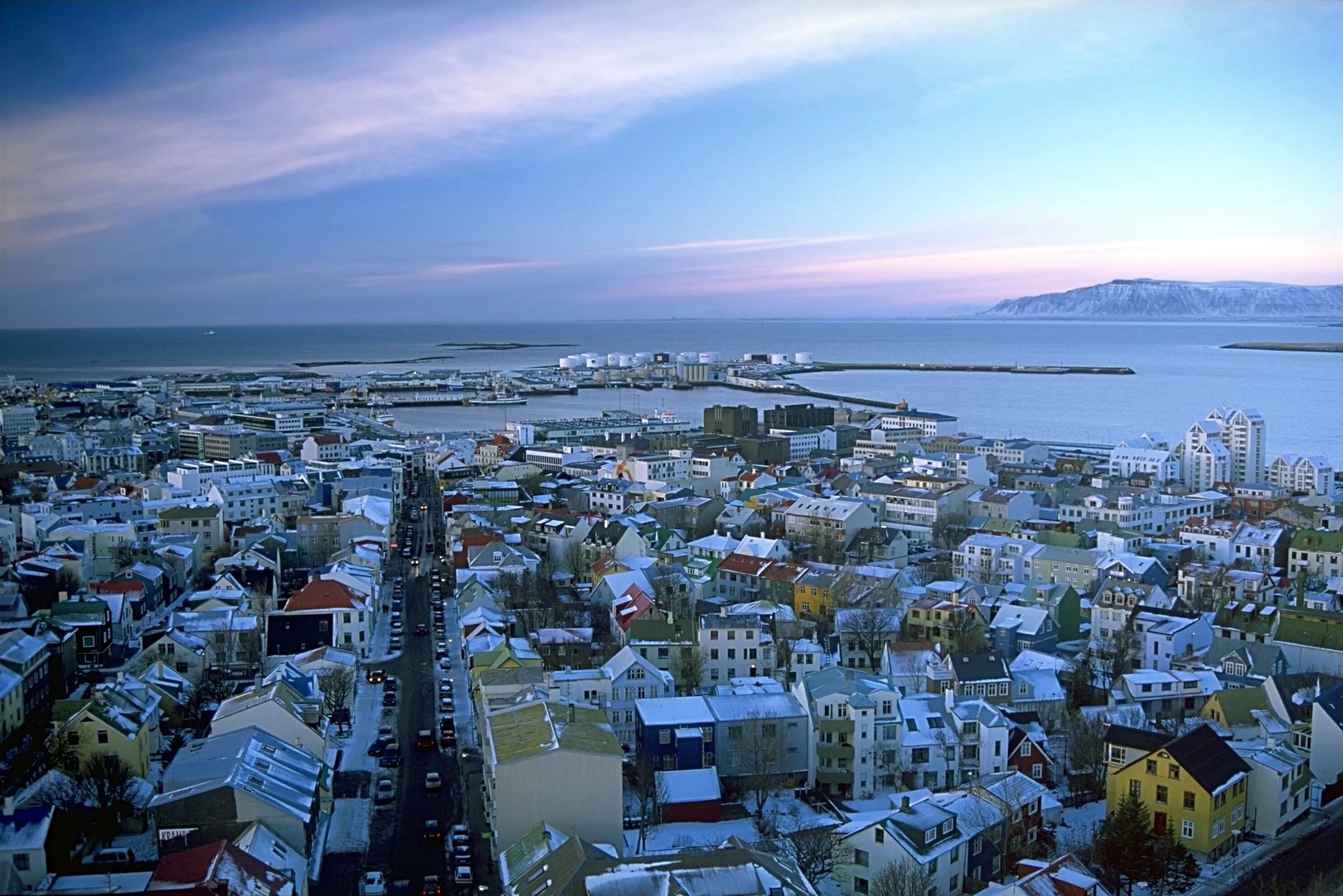 Рейкьявик это. Рейкьявик столица Исландии. Исландия Рик Явик. Монровия Рейкьявик. Город Рейкьявик Википедия.