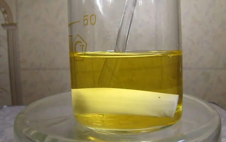 Азотная кислота и золото. Золото и соляная кислота. Раствор желтого цвета. Соляная кислота цвет. Раствор серы в воде.