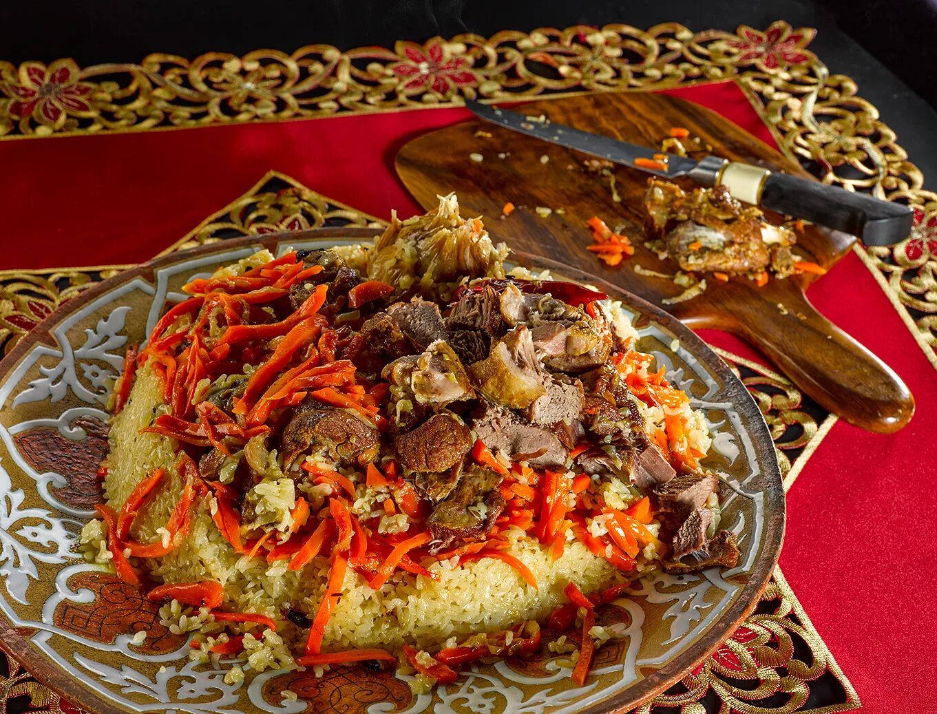 Узбекский плов Kazane. Plov узбекский. Восточные блюда. Жаровня узбекская кухня.