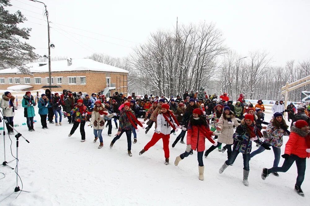 база салют арсеньев. салют арсеньев. салют арсеньев. пионерский лагерь салют в арсеньеве. лагерь салют приморский край.