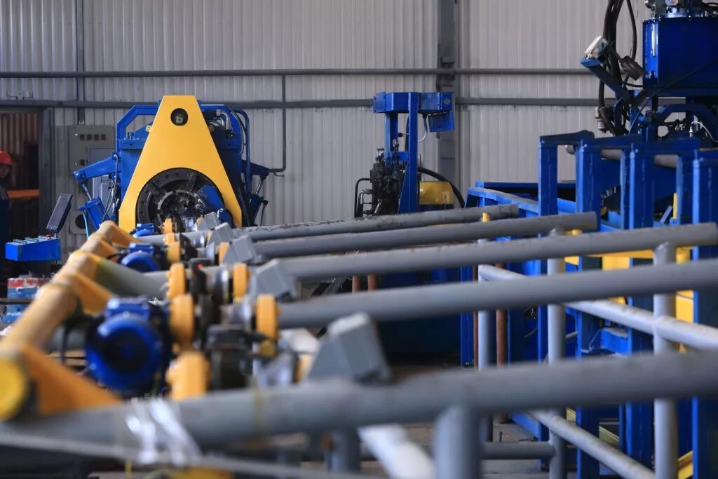 Линия трубы. Мойка труб нкт. Liansu линия экструзии. Трубы api. Труба спирально замковая pipe.