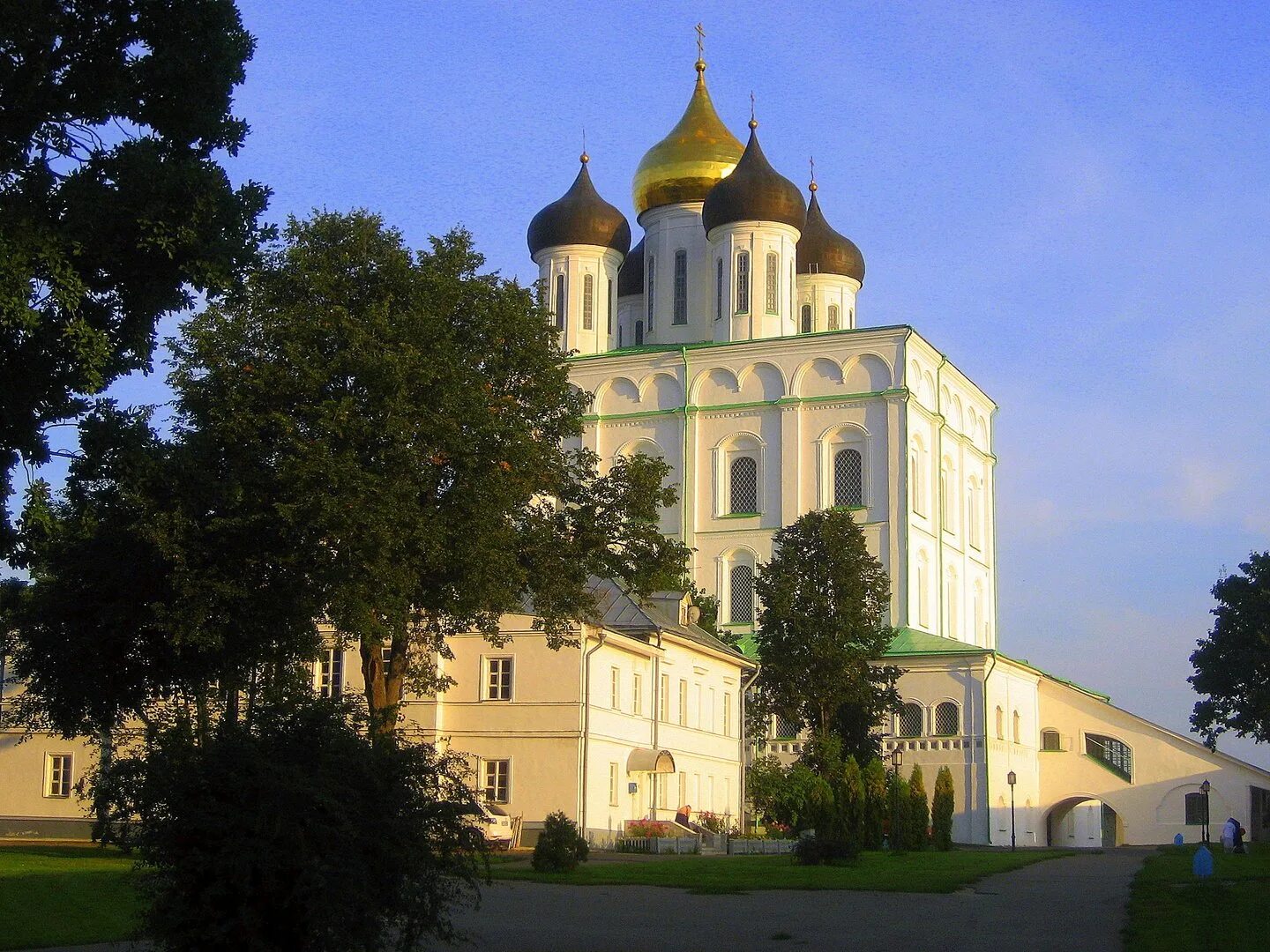 Псков свято троицкий. Троицкий монастырь Псков.