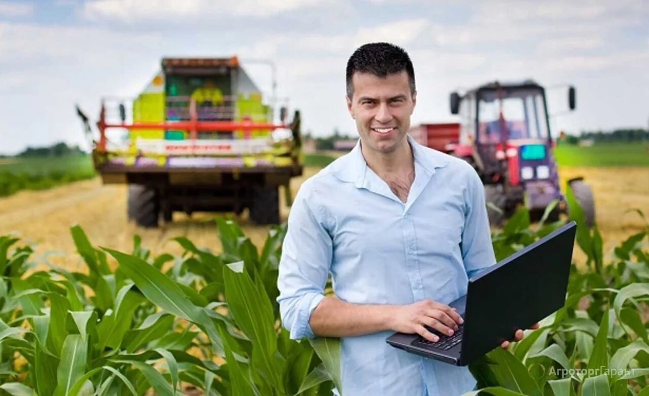 Сельское хозяйство. Работа с х предприятия. Услуги фермерам. Механизатор в тракторе. John deere 639.