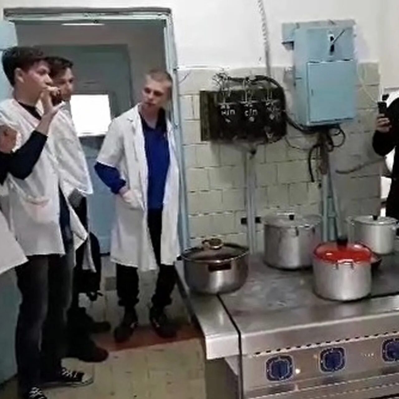 Тубдиспансер звездная. Туберкулезный диспансер. Семилукская больница. Противотуберкулезный диспансер вакансии. Тубдиспансер 16 сотрудники.