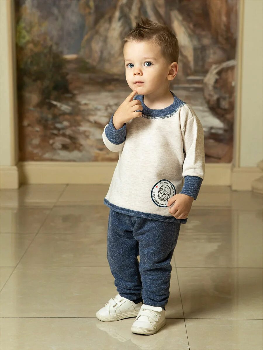 Детские одежды. Дети в пижамах. Детские трикотажные костюмы для мальчиков. Малинка костюмы для мальчиков. Трикотаж для детей.