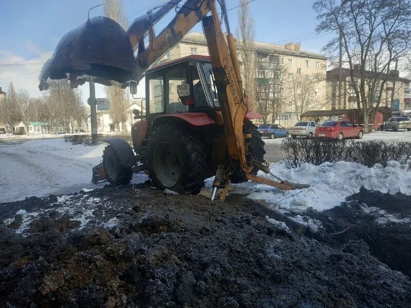 Порыв водопровода фото. Жкх щигры. Порыв водопровода. Деревня щигры курская область. Водоканал щигры курская область.