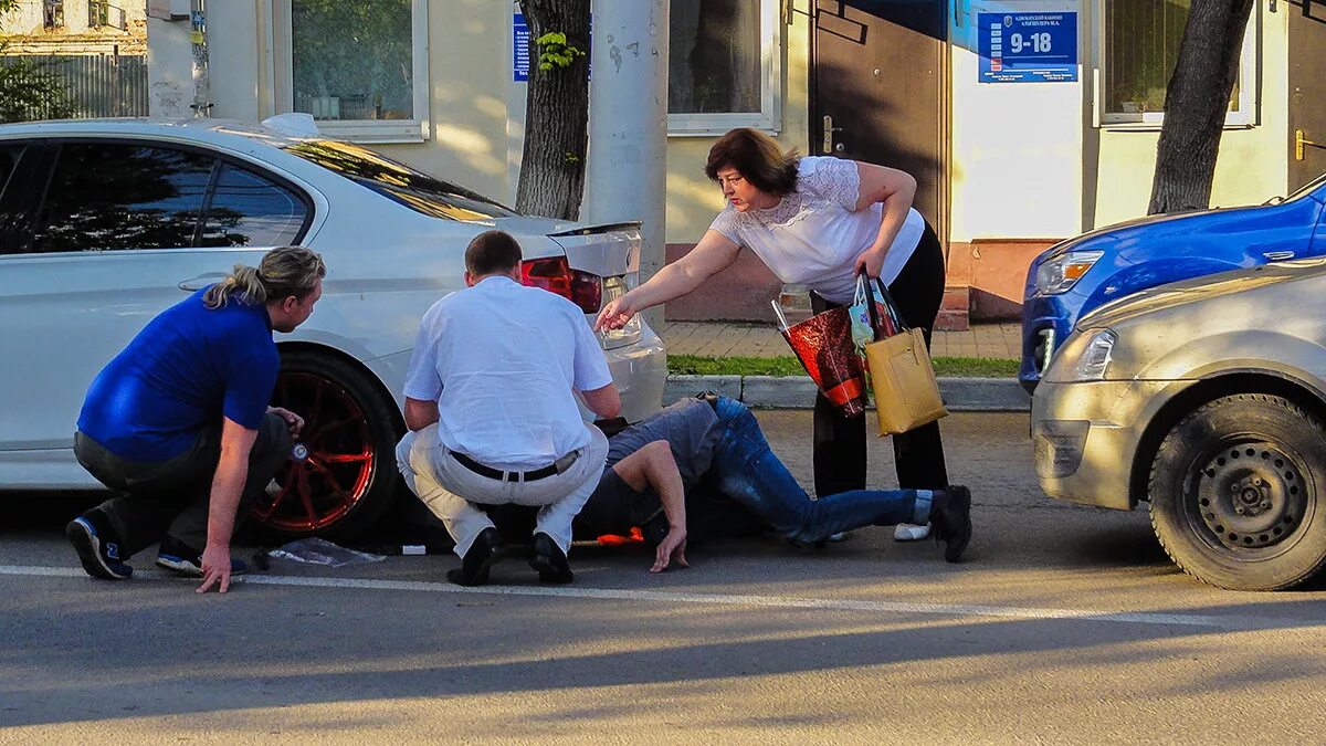 Без мужчин мы никуда. Без женщин никуда картинки. Мужики без женщин никуда. Без женщин никуда