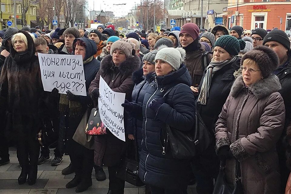 Проезд в мариуполе. Митинг в мариуполе. мариуполь протесты против россии.