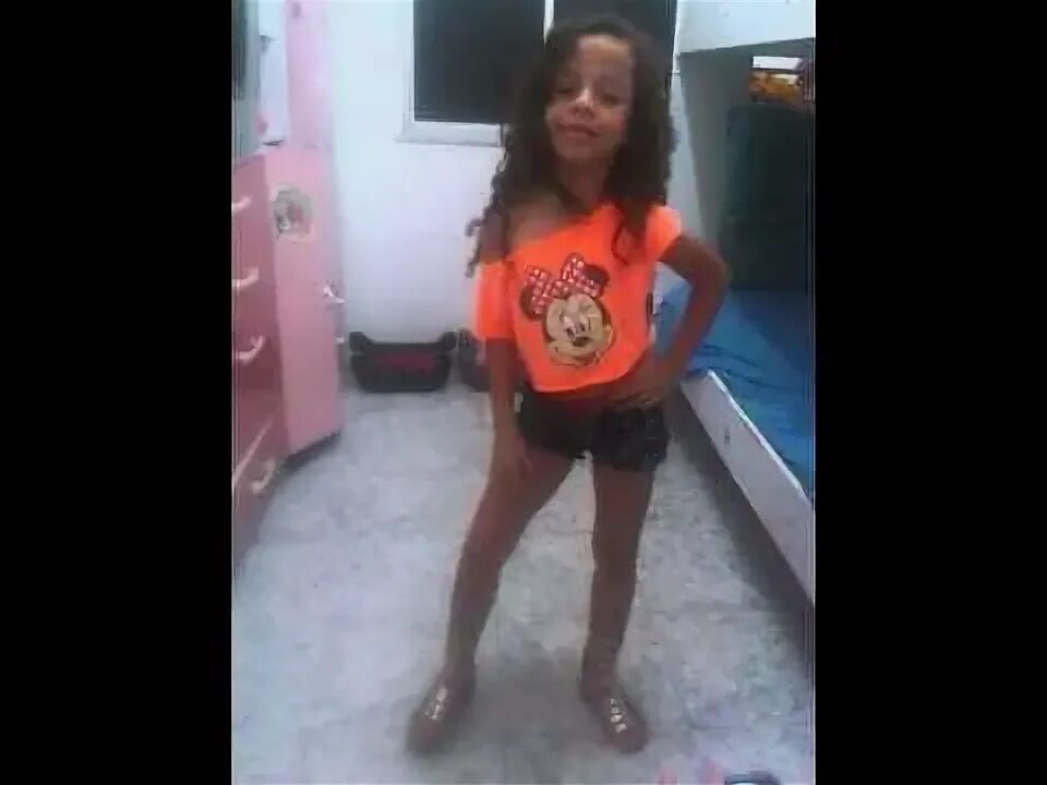 Видеозаписи avgle. Nina panocha. Niñas video. Dançando mini funk. Mini maravilhas dancando.