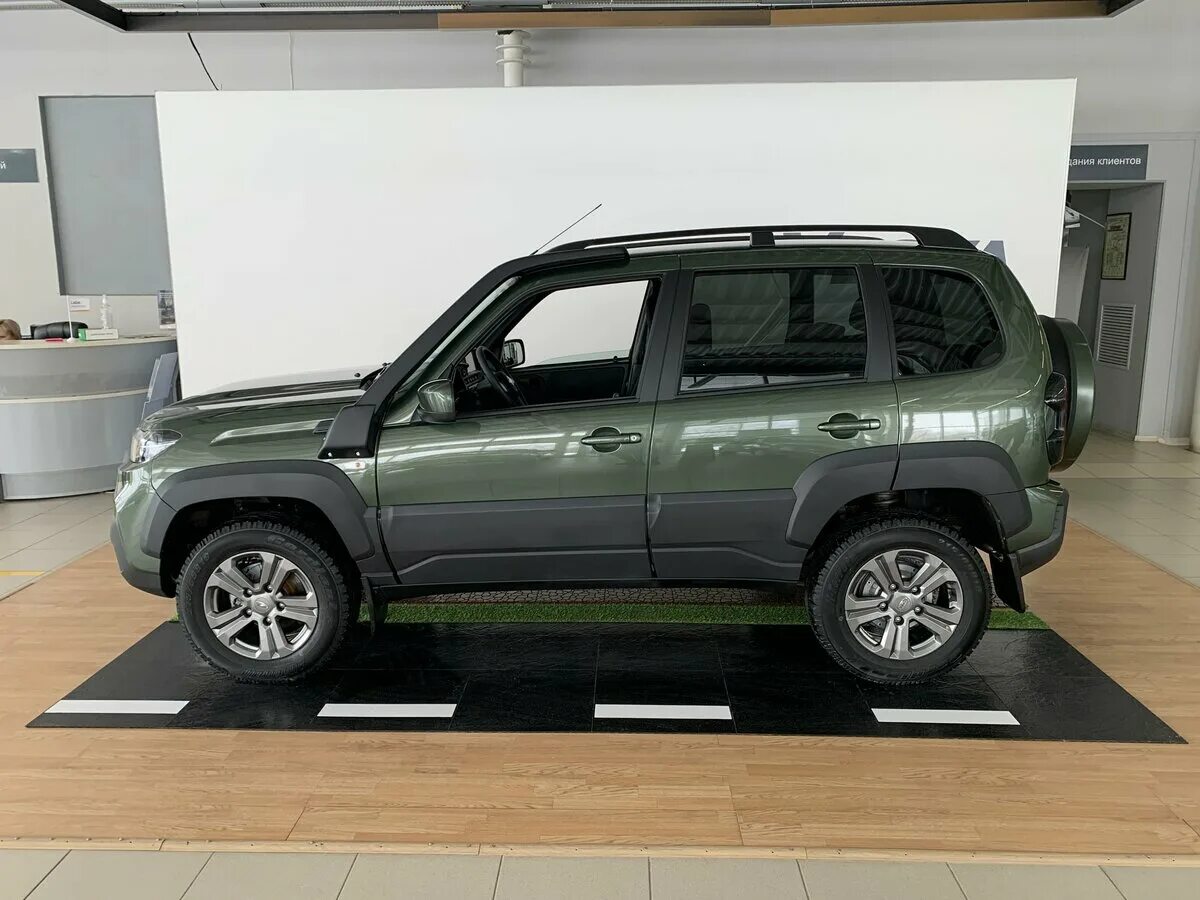 нива тревел темно зеленого. нива тревел 2022 зеленая. с. Lada niva travel зеленая. нива 2022 зеленая.