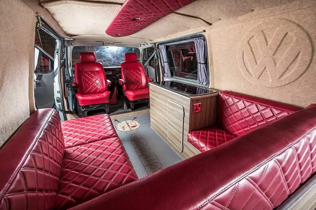 Salon t. Volkswagen california t6 салон. Фольксваген транспортер т5 салон. Т стиль медицинский центр. Фольксваген т5 салон.