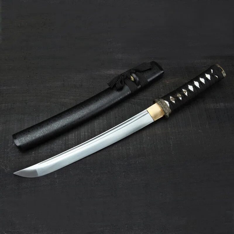 Короткий японский меч. Танто меч самурая. Катана и танто на самурае. Нож самурая танто. Короткий японский меч танто.