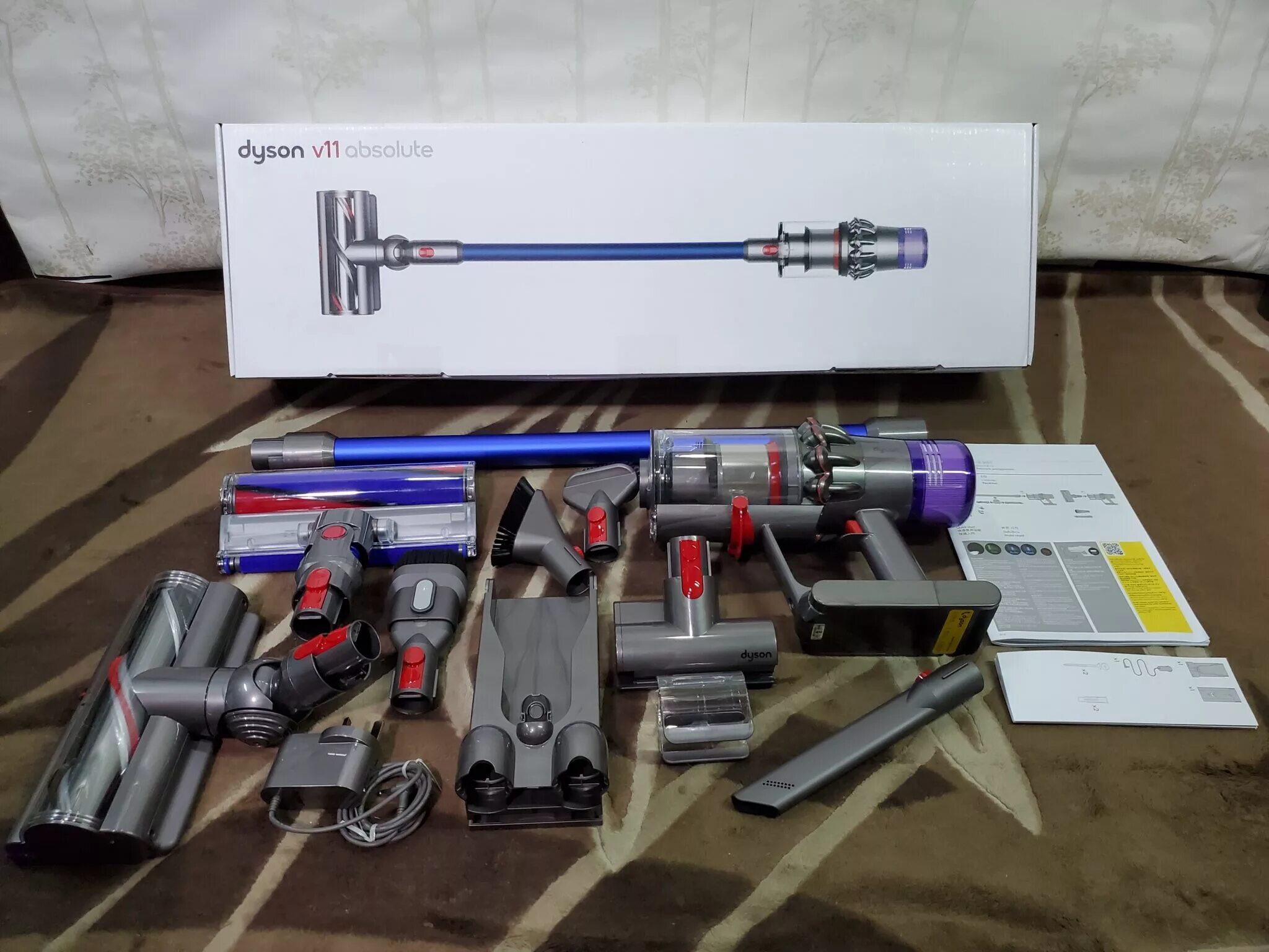 Dyson DC52 Allergy + Mattress stofzuiger productvideo (NL/BE) - YouTube
