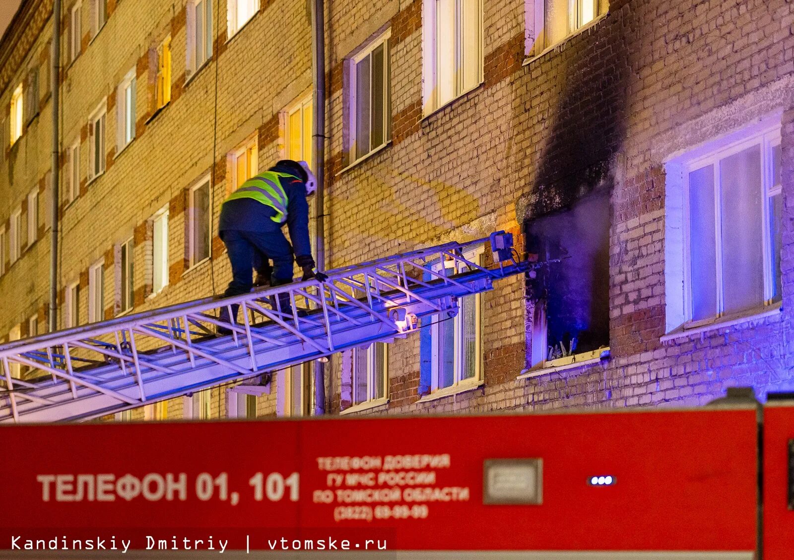 Программа спас 13 января 2025. Пожар в помещении. пожар в малосемейке. пожар в томске пожар. пожарные россии спасают детей.