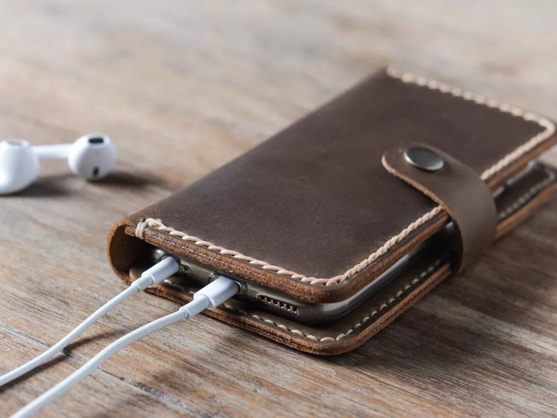 Чехлы из кожи ручной работы. Leather iphone 13 pro max wallet case.. кожаный чехол iphone 8 plus. футляр для телефона из кожи. чехол книжка для телефона из кожи.