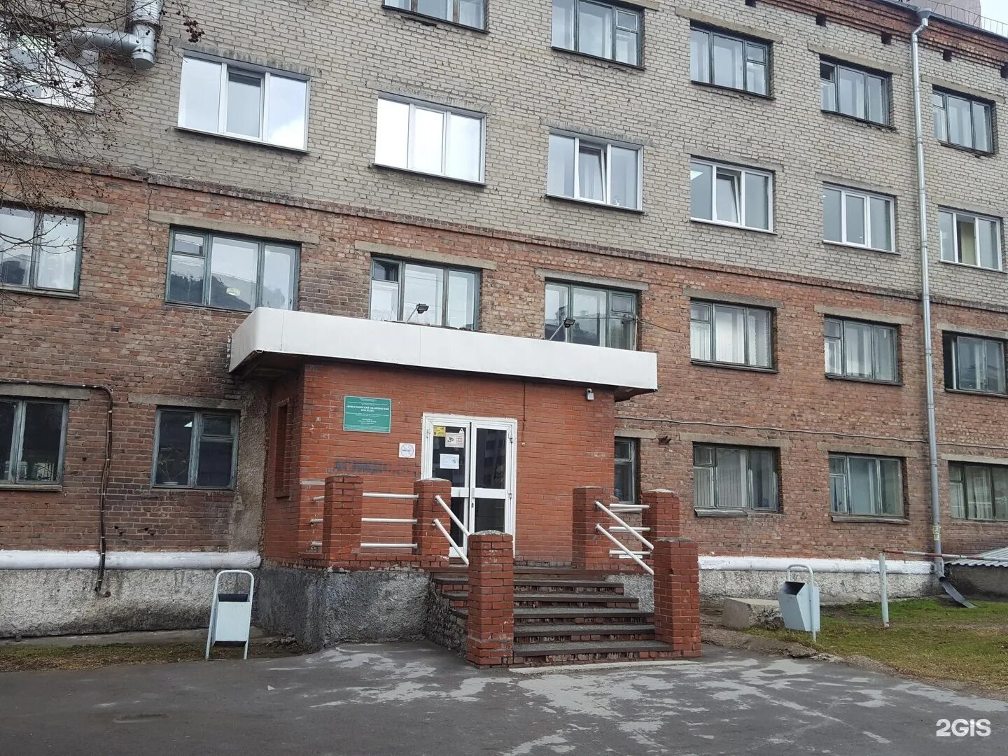 Медицинский колледж октябрьская 7. Октябрьская 7 новосибирск мед колледж. мед колледж на перевозчикова новосибирск. залесского 2 новосибирский медицинский колледж. перевозчикова 2 новосибирск.