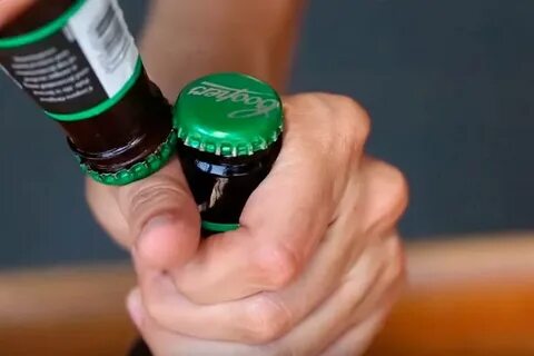 Как открыть бутылку стеклянную с железной крышкой