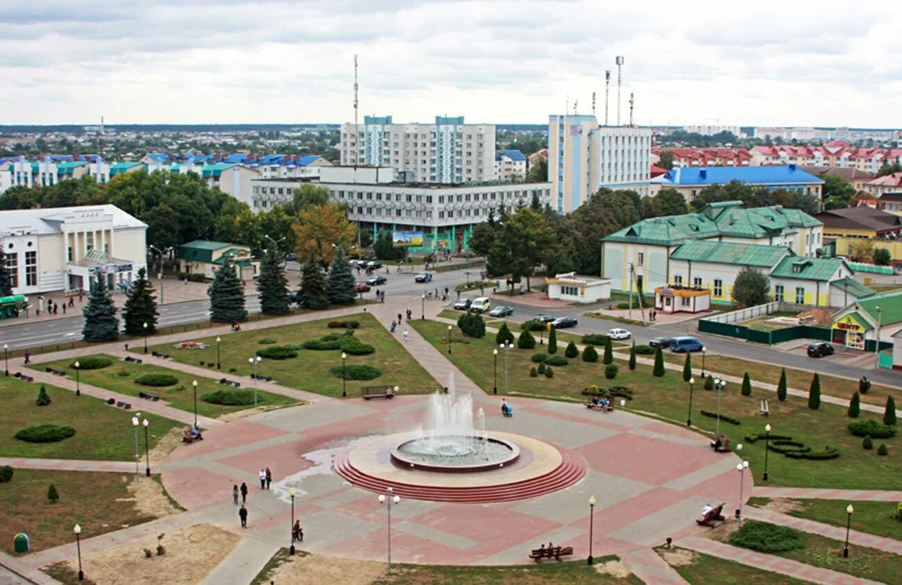 Город Речица Гомельской области. Речица (Гомельская область) города Белоруссии. Амфитеатр Речица. Речица достопримечательности города. Речица население