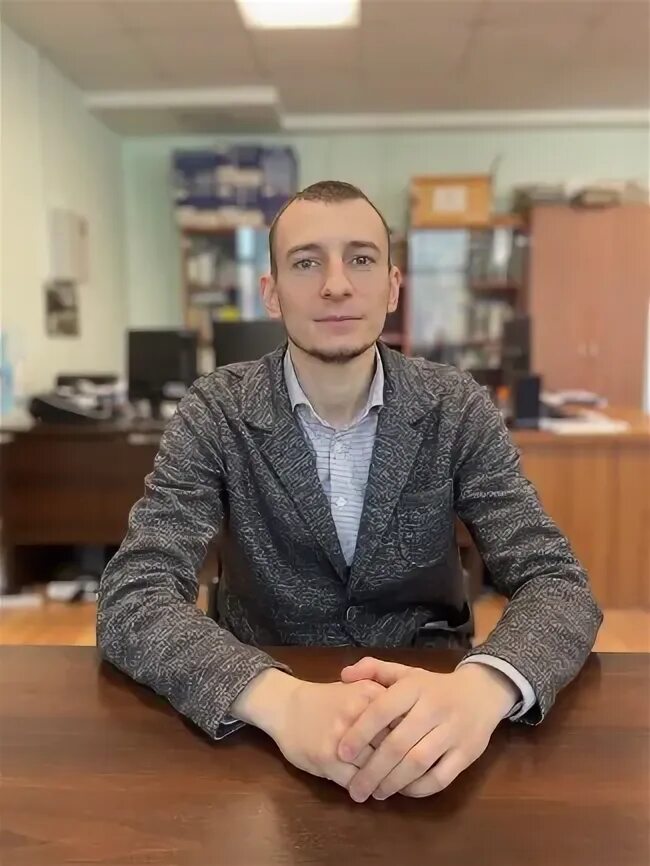 Тамбовский младший научный сотрудник слушать. Младший научный сотрудник.