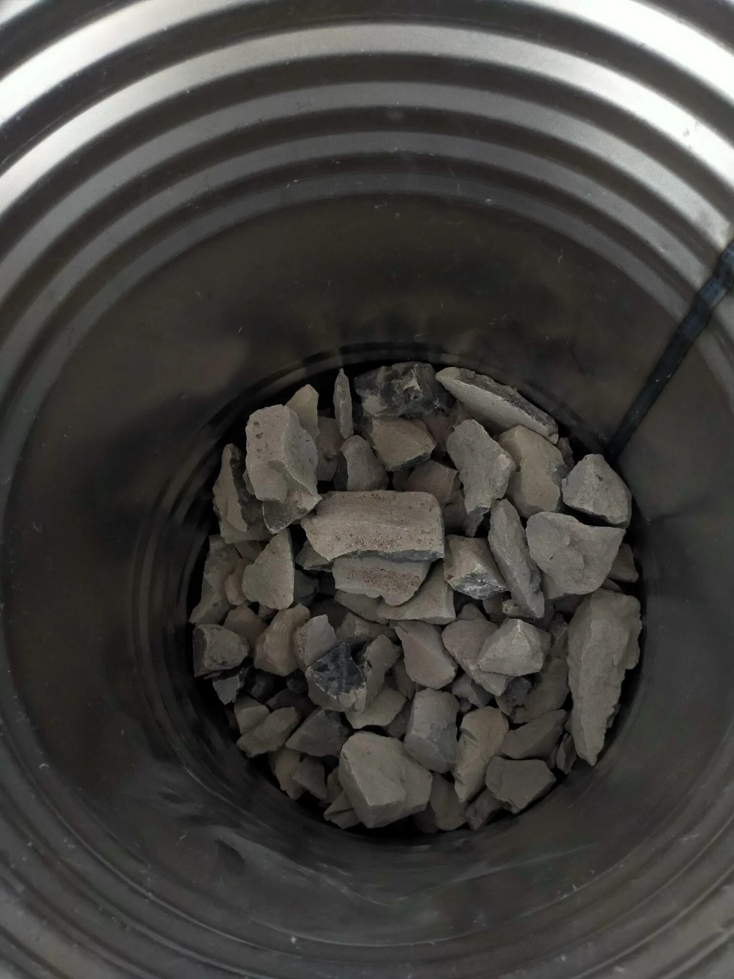 Очистка выгребной ямы карбидом. Карбид для выгребных ям. Выгребная яма. Карбид в выгребную яму. Как карбид чистит септик.