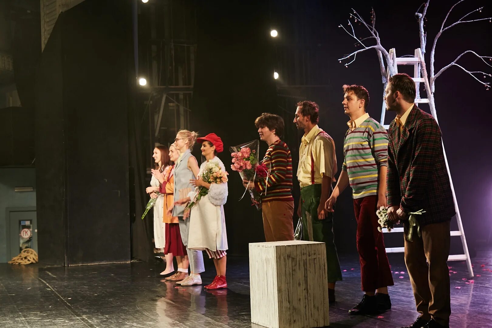 Вишневый сад спектакль богомолов. Театр спектакль вишневый сад. Вишневый сад ленком. Богомолов театр на малой бронной. Театр спектакль вишневый сад.