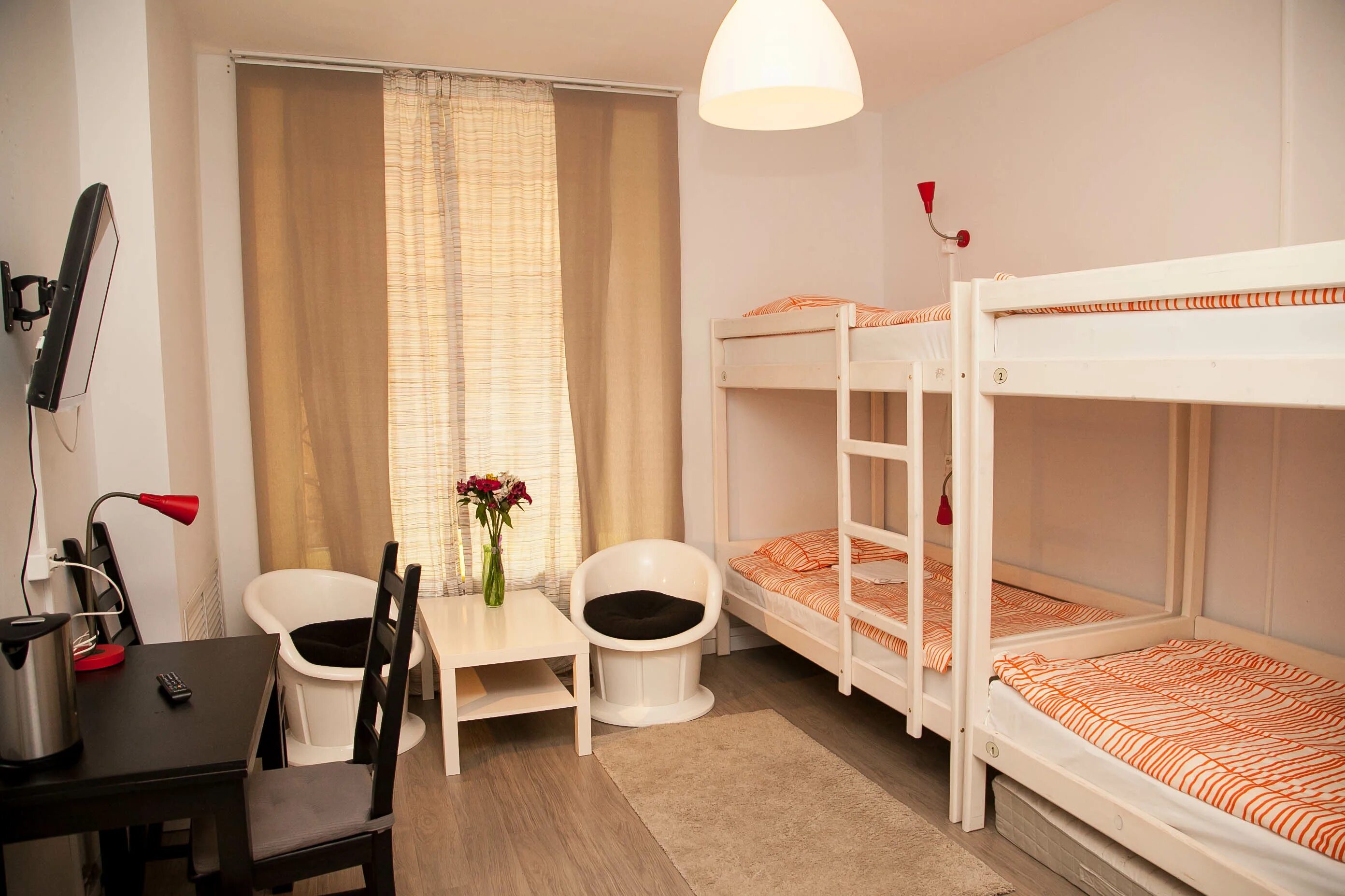 Хостелы санкт петербурга длительное. Хостел питер meeting place hostel. танский хостел санкт-петербург. хостел в питере на двоих. хостел в питере скандинавия.