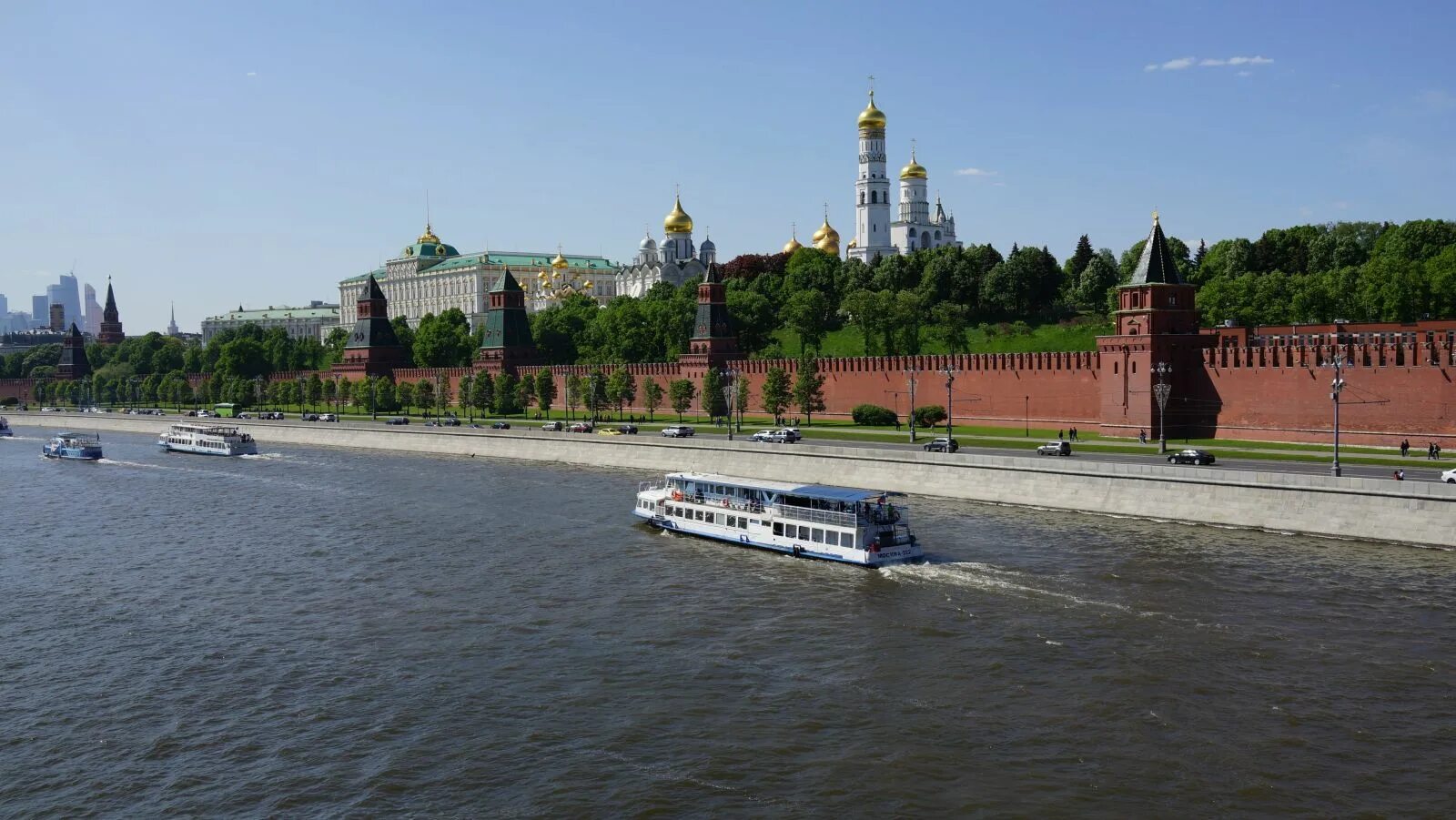 Кремль набережная Москвы-реки. Москворецкая набережная Москва. Вид на Кремль с Москва реки. Набережная реки Москвы Кремлевская стена.