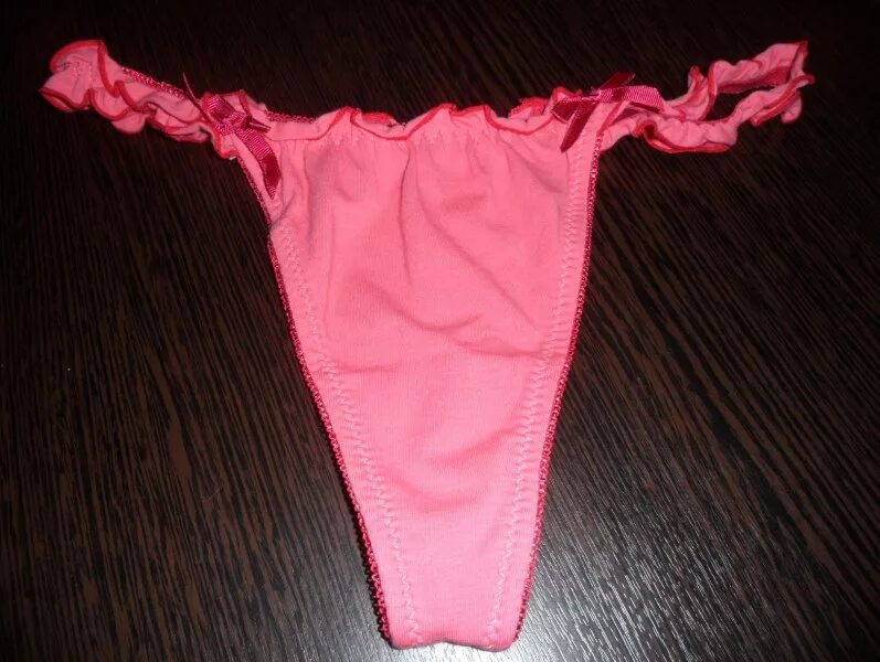 Синтетические трусы женские. Нижнее белье женское стринги. Часто ношу стринги. Стринги торчат. Стринги вредны для здоровья.