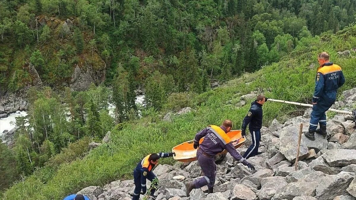 Переехавшие на алтай. Горно-Алтайск водопад Учар Горно. Водоскат Учар Алтай. Учар горный Алтай. Учар водопад горный.