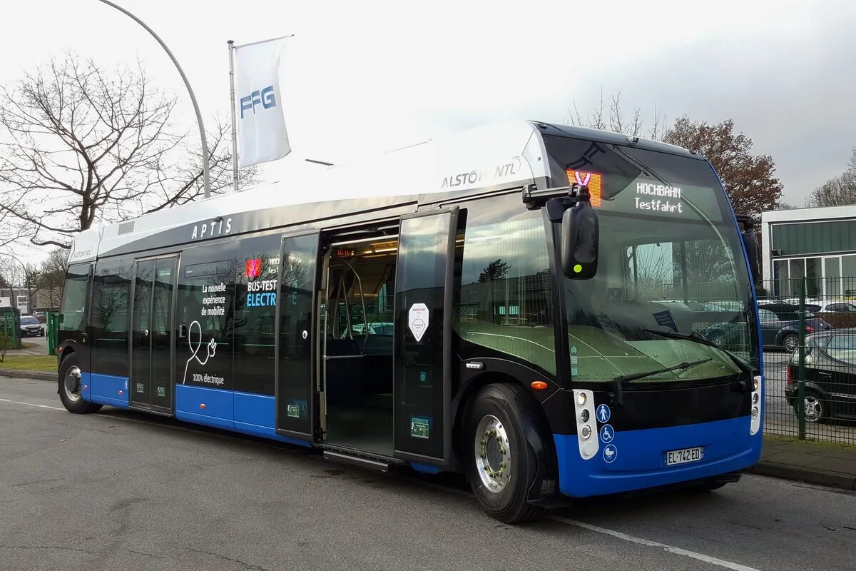 Средняя скорость электробуса. Альстом АПТИС. Alstom автобус. Электробусы в Германии. Электробус в Англии.