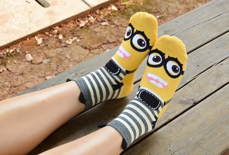 яркие носки. смешной нос. разноцветные носки. модные мужские носки. носки с глазками.