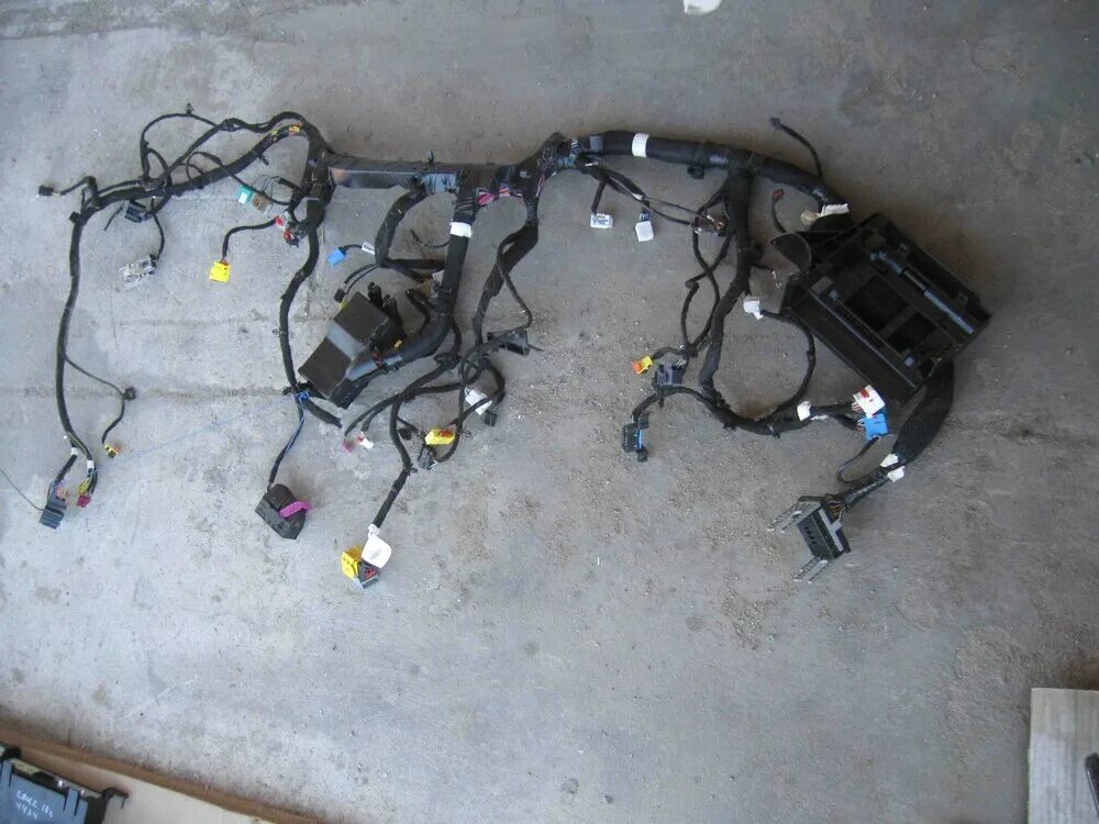 Chevrolet cobalt проводка. Разводка жгутов шевроле орландо. Проводка фары шевроле лачетти. Подкапотная проводка лачетти 1. Проводка лачетти.