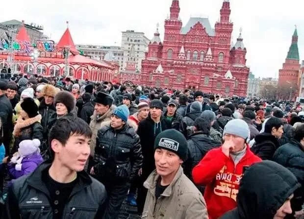 Самый лучший город на земле. Москва кремль красная площадь. Почему в москве много. Лезгинка на красной площади. Москва люди.