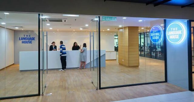 Oxford house калининград. Оксфорд спб школа английского. House language. Школа английского языка оксфорд калининград. House интерфейс.