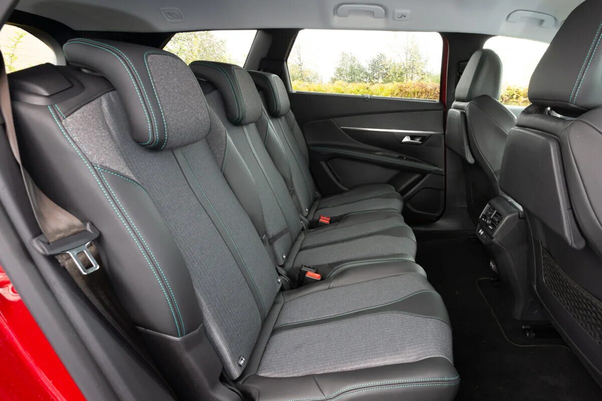 Оригинальные номера механизмов 3 ряда сидений peugeot 5008 2011. Сидения на пежо 5008. Пежо 5008 третий ряд. Peugeot 5008 пластиковая крышка кресло. Peugeot 5008 третий ряд.