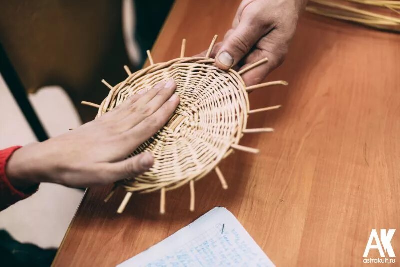 Плетение. Подготовка ивы для плетения. Прутья для плетения корзин. Сделать свисток из ивы своими руками. Подготовка лозы для плетения.