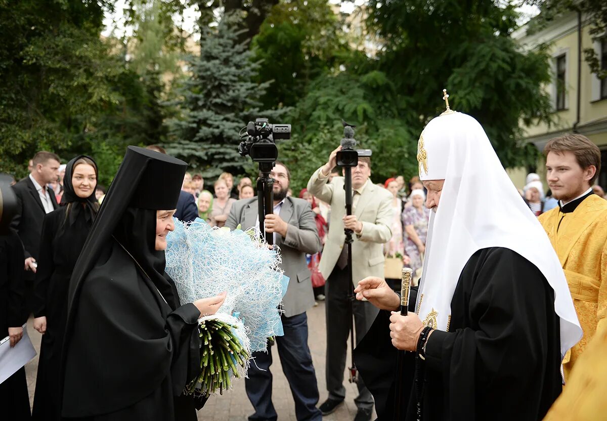 симеоновский монастырь москва. первая игуменья алексеевского монастыря в москве. игумения сергия ежикова и епископ феофилакт. собрание игуменов и игумений в 2022 году. игумения феофания новодевичий монастырь.