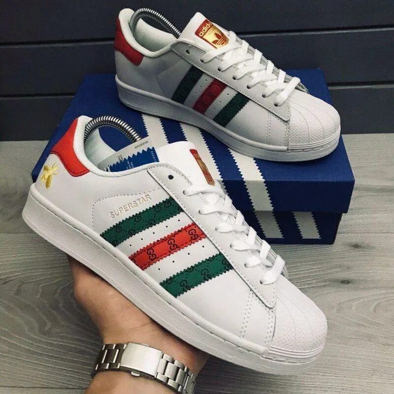 Adidas Superstar Gucci. Адидас гуччи кроссовки суперстар. Адидас гуччи кроссовки. Адидас ориджинал и гуччи. Кроссовки адидас гуччи