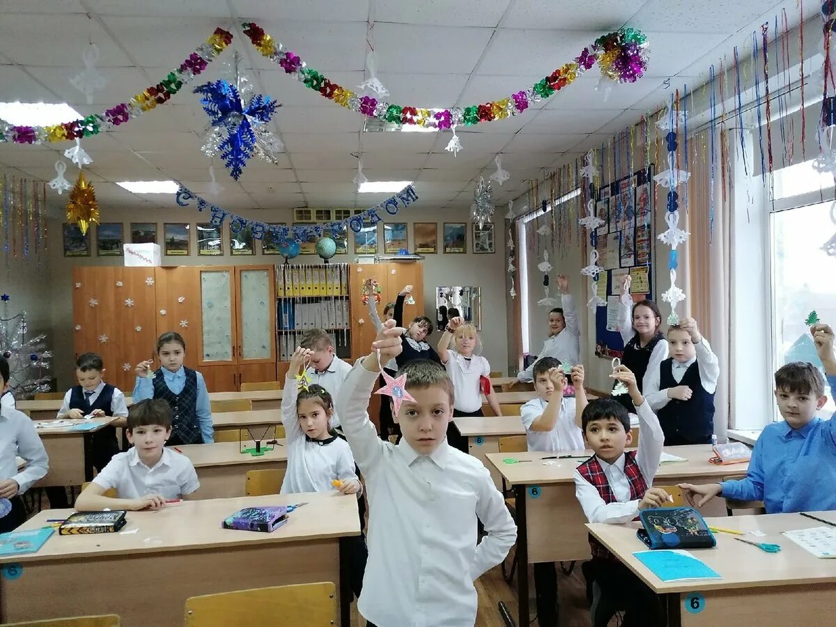 Школа 34 самара адрес. Школа 10 чапаевск учителя. Директор школы 34 самара. Директор школы 34 самара. Директор 34 школы махачкала.